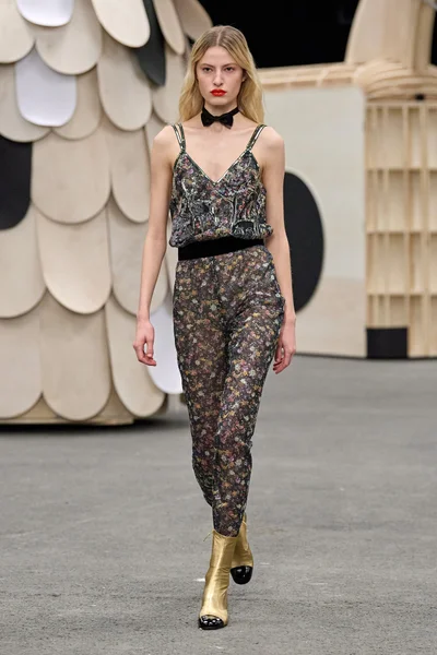 Look 30